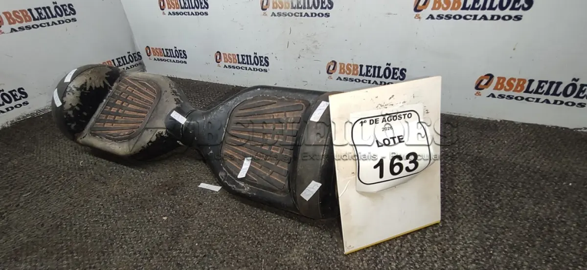 LOTE 163 - 01 HOVERBOARD SEM FONTE. (NO ESTADO) ATENÇÃO! FAZER A VISITAÇÃO ANTES DE ARREMATAR, NÃO SABEMOS SE FUNCIONA, LEILÃO NÃO TEM GARANTIA E NEM DEVOLUÇÃO, SUJEITO A POSSÍVEIS AVARIAS VISÍVEIS/OCULTAS E/OU AUSÊNCIA DE COMPONENTES.
