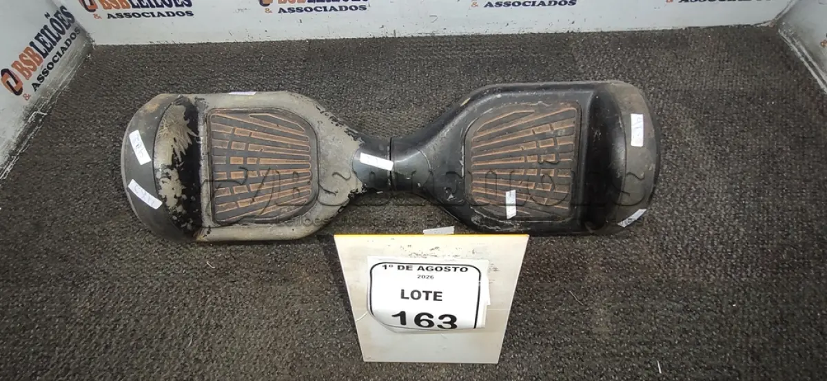 LOTE 163 - 01 HOVERBOARD SEM FONTE. (NO ESTADO) ATENÇÃO! FAZER A VISITAÇÃO ANTES DE ARREMATAR, NÃO SABEMOS SE FUNCIONA, LEILÃO NÃO TEM GARANTIA E NEM DEVOLUÇÃO, SUJEITO A POSSÍVEIS AVARIAS VISÍVEIS/OCULTAS E/OU AUSÊNCIA DE COMPONENTES.