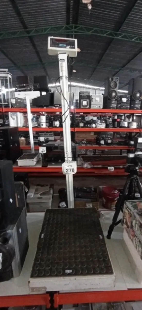 LOTE 278 - 01 BALANÇA ANTROPOMÉTRICA. (NO ESTADO) ATENÇÃO! FAZER A VISITAÇÃO ANTES DE ARREMATAR, NÃO SABEMOS SE FUNCIONA, LEILÃO NÃO TEM GARANTIA E NEM DEVOLUÇÃO, SUJEITO A POSSÍVEIS AVARIAS VISÍVEIS/OCULTAS E/OU AUSÊNCIA DE COMPONENTES.