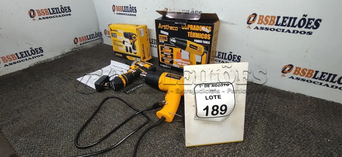 LOTE 189 - 01 SOPRADOR TÉRMICO 220V MARCA ARSTHECO E 01 PARAFUSADEIRA A BATERIA 12V MARCA HUAHUO. (NO ESTADO) ATENÇÃO! FAZER A VISITAÇÃO ANTES DE ARREMATAR, NÃO SABEMOS SE FUNCIONA, LEILÃO NÃO TEM GARANTIA E NEM DEVOLUÇÃO, SUJEITO A POSSÍVEIS AVARIAS VISÍVEIS/OCULTAS E/OU AUSÊNCIA DE COMPONENTES.