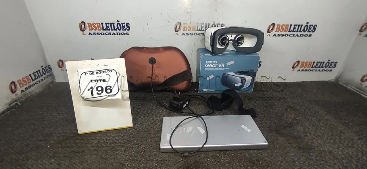 LOTE 196 - 01 ÓCULOS DE REALIDADE VIRTUAL MODELO GEAR VR MARCA SAMSUNG, 01 CONTROLE REMOTO UNIVERSAL JUMBO MARCA INNOVAGE E 01 MASSAGEADOR DE NUCA. (NO ESTADO) ATENÇÃO! FAZER A VISITAÇÃO ANTES DE ARREMATAR, NÃO SABEMOS SE FUNCIONA, LEILÃO NÃO TEM GARANTIA E NEM DEVOLUÇÃO, SUJEITO A POSSÍVEIS AVARIAS VISÍVEIS/OCULTAS E/OU AUSÊNCIA DE COMPONENTES.