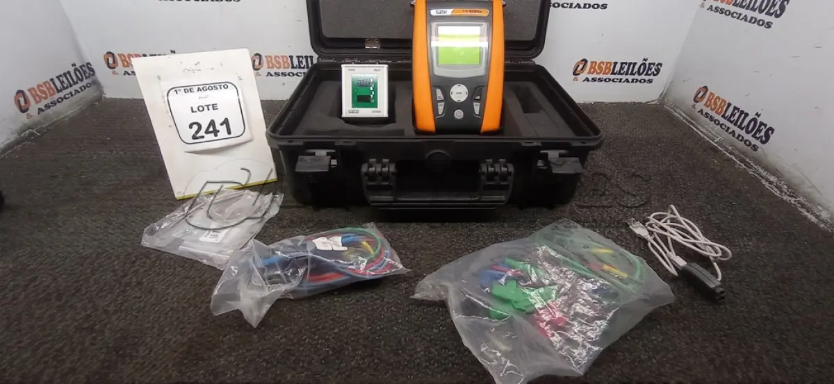 LOTE 241 - 01 TRAÇADOR CURVA IV 500W 1500V MARCA HT. (NO ESTADO) ATENÇÃO! FAZER A VISITAÇÃO ANTES DE ARREMATAR, NÃO SABEMOS SE FUNCIONA, LEILÃO NÃO TEM GARANTIA E NEM DEVOLUÇÃO, SUJEITO A POSSÍVEIS AVARIAS VISÍVEIS/OCULTAS E/OU AUSÊNCIA DE COMPONENTES.