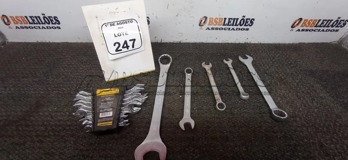 LOTE 247 - 01 JOGO DE CHAVE FIXAS DE AÇO CARBONO 8 PEÇAS 6X7 A 20X22MM MARCA HAMMER E  05 CHAVES COMBINADAS N* 32,23,17,16,15. (NO ESTADO) ATENÇÃO! FAZER A VISITAÇÃO ANTES DE ARREMATAR, NÃO SABEMOS SE FUNCIONA, LEILÃO NÃO TEM GARANTIA E NEM DEVOLUÇÃO, SUJEITO A POSSÍVEIS AVARIAS VISÍVEIS/OCULTAS E/OU AUSÊNCIA DE COMPONENTES.