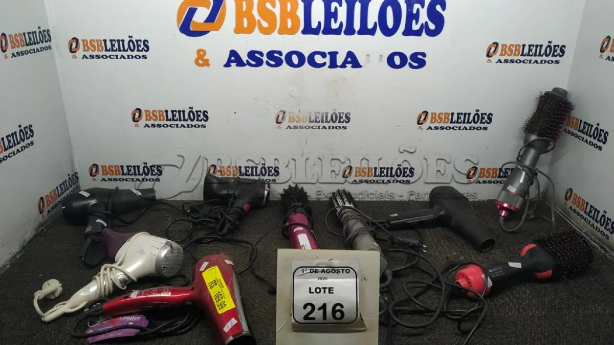LOTE 216 - 05 SECADORES DE CABELO E 04 ESCOVAS DE CABELO ELÉTRICAS DE MARCAS E MODELOS DIVERSOS. (NO ESTADO) ATENÇÃO! FAZER A VISITAÇÃO ANTES DE ARREMATAR, NÃO SABEMOS SE FUNCIONA, LEILÃO NÃO TEM GARANTIA E NEM DEVOLUÇÃO, SUJEITO A POSSÍVEIS AVARIAS VISÍVEIS/OCULTAS E/OU AUSÊNCIA DE COMPONENTES.