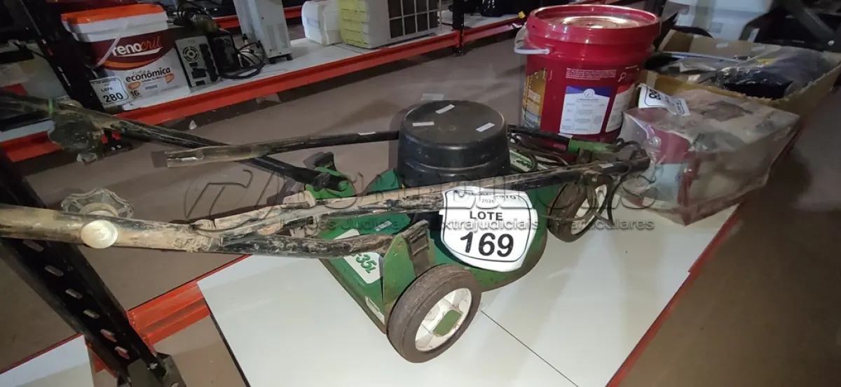 LOTE 169 - 01 MÁQUINA DE CORTAR GRAMA ELÉTRICA MODELO MC-35L MARCA TRAPP. (NO ESTADO) ATENÇÃO! FAZER A VISITAÇÃO ANTES DE ARREMATAR, NÃO SABEMOS SE FUNCIONA, LEILÃO NÃO TEM GARANTIA E NEM DEVOLUÇÃO, SUJEITO A POSSÍVEIS AVARIAS VISÍVEIS/OCULTAS E/OU AUSÊNCIA DE COMPONENTES.