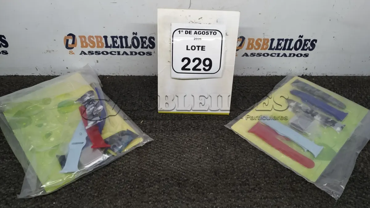 LOTE 229 - 02 RELÓGIOS INTELIGENTES COM 05 PULSEIRAS. (NO ESTADO) ATENÇÃO! FAZER A VISITAÇÃO ANTES DE ARREMATAR, NÃO SABEMOS SE FUNCIONA, LEILÃO NÃO TEM GARANTIA E NEM DEVOLUÇÃO, SUJEITO A POSSÍVEIS AVARIAS VISÍVEIS/OCULTAS E/OU AUSÊNCIA DE COMPONENTES.