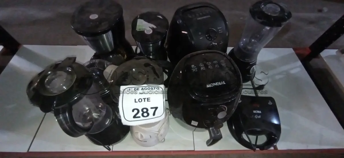 LOTE 287 - 02 AIR FRYERS, 01 CHALEIRA, 02 CAFETEIRAS, 01 ESPREMEDOR, 03 LIQUIDIFICADORES E 01 TORRADEIRA DE MARCAS E MODELOS DIVERSOS. (NO ESTADO) ATENÇÃO! FAZER A VISITAÇÃO ANTES DE ARREMATAR, NÃO SABEMOS SE FUNCIONA, LEILÃO NÃO TEM GARANTIA E NEM DEVOLUÇÃO, SUJEITO A POSSÍVEIS AVARIAS VISÍVEIS/OCULTAS E/OU AUSÊNCIA DE COMPONENTES.