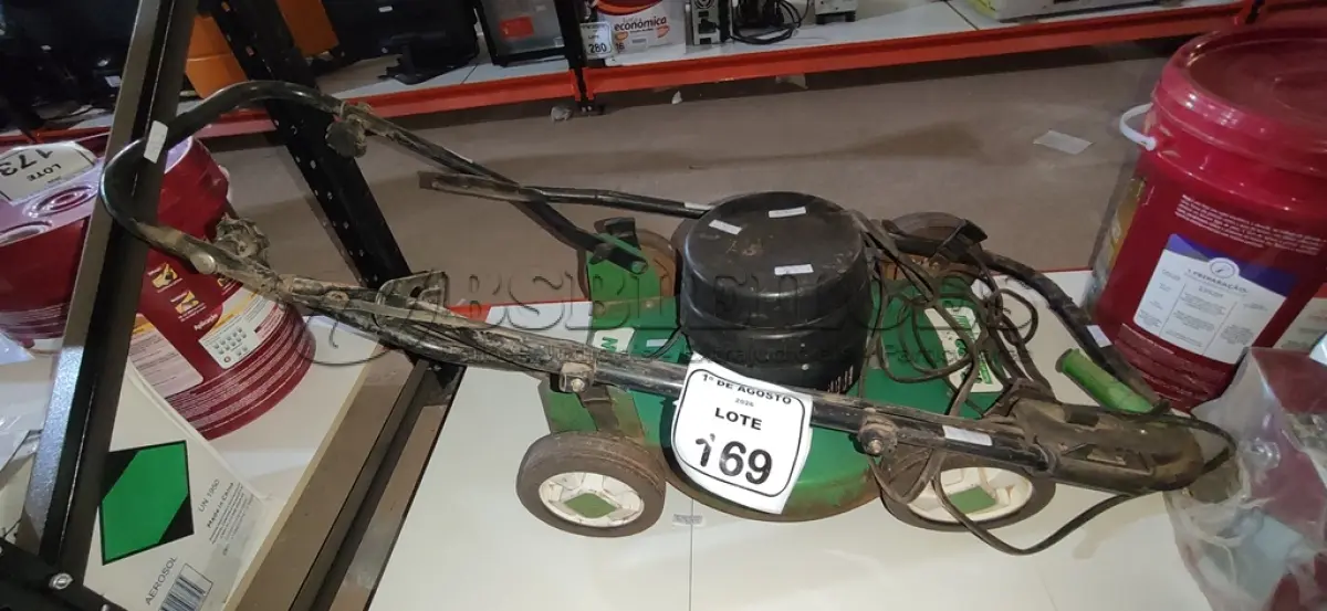 LOTE 169 - 01 MÁQUINA DE CORTAR GRAMA ELÉTRICA MODELO MC-35L MARCA TRAPP. (NO ESTADO) ATENÇÃO! FAZER A VISITAÇÃO ANTES DE ARREMATAR, NÃO SABEMOS SE FUNCIONA, LEILÃO NÃO TEM GARANTIA E NEM DEVOLUÇÃO, SUJEITO A POSSÍVEIS AVARIAS VISÍVEIS/OCULTAS E/OU AUSÊNCIA DE COMPONENTES.