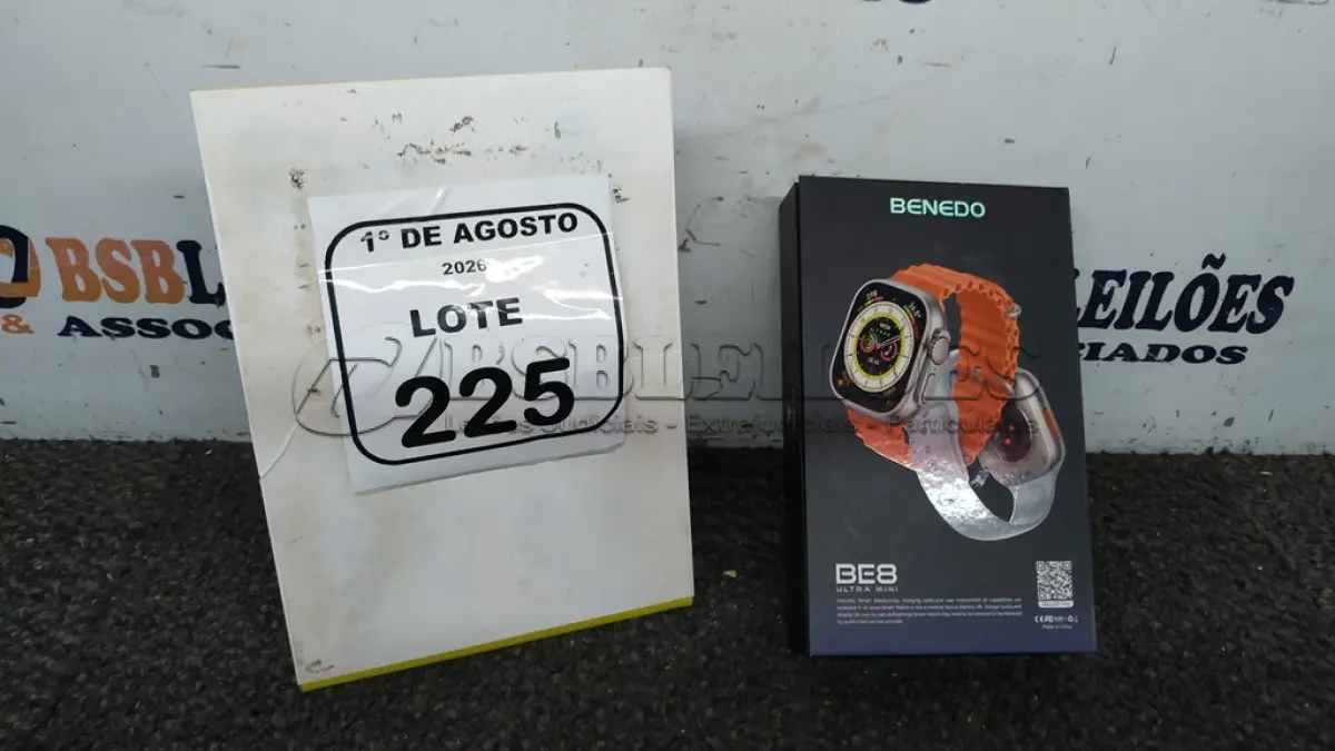 LOTE 225 - 01 SMART WATCH MODELO BE8 ULTRA MINI MARCA BENEDO. (NO ESTADO) ATENÇÃO! FAZER A VISITAÇÃO ANTES DE ARREMATAR, NÃO SABEMOS SE FUNCIONA, LEILÃO NÃO TEM GARANTIA E NEM DEVOLUÇÃO, SUJEITO A POSSÍVEIS AVARIAS VISÍVEIS/OCULTAS E/OU AUSÊNCIA DE COMPONENTES.