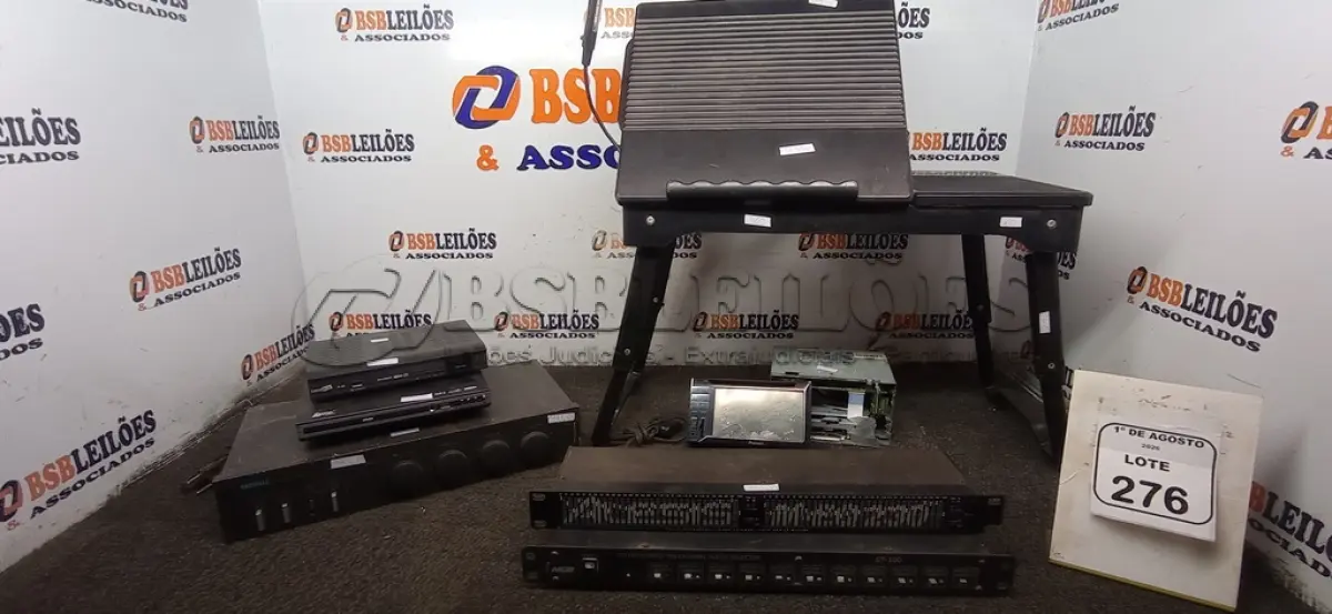 LOTE 276 - 01 SISTEMA DE DELAY STEREO MARCA NASHVILLE, 01 APARELHO DE DVD, 01 RECEPTOR DE TV, 01 EQUALIZADOR GRÁFICO MODELO M-EQ 230 MARCA ALESIS, 01 SELETOR DE ÁUDIO, 01 APARELHO DE SOM AUTOMOTIVO E 01 SUPORTE PARA NOTEBOOK PORTÁTIL. (NO ESTADO) ATENÇÃO! FAZER A VISITAÇÃO ANTES DE ARREMATAR, NÃO SABEMOS SE FUNCIONA, LEILÃO NÃO TEM GARANTIA E NEM DEVOLUÇÃO, SUJEITO A POSSÍVEIS AVARIAS VISÍVEIS/OCULTAS E/OU AUSÊNCIA DE COMPONENTES.