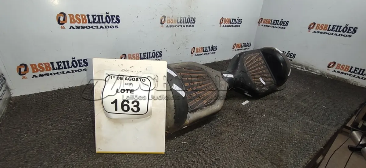 LOTE 163 - 01 HOVERBOARD SEM FONTE. (NO ESTADO) ATENÇÃO! FAZER A VISITAÇÃO ANTES DE ARREMATAR, NÃO SABEMOS SE FUNCIONA, LEILÃO NÃO TEM GARANTIA E NEM DEVOLUÇÃO, SUJEITO A POSSÍVEIS AVARIAS VISÍVEIS/OCULTAS E/OU AUSÊNCIA DE COMPONENTES.