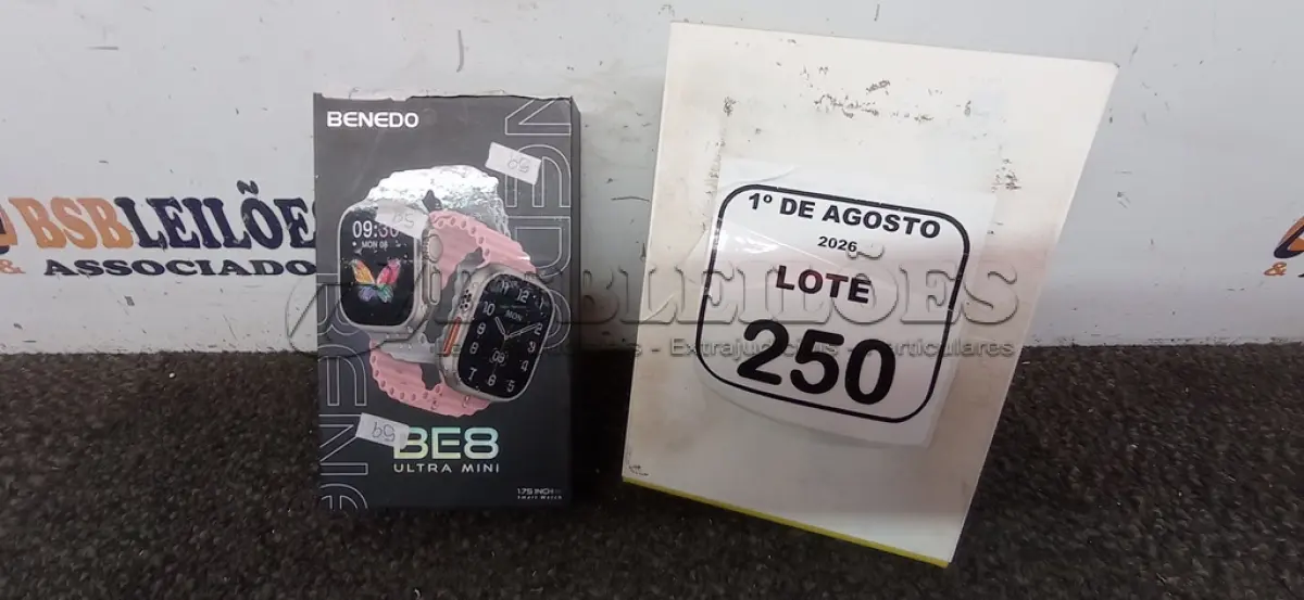 LOTE 250 - 01 SMART WATCH MODELO BE8 ULTRA MINI MARCA BENEDO. (NO ESTADO) ATENÇÃO! FAZER A VISITAÇÃO ANTES DE ARREMATAR, NÃO SABEMOS SE FUNCIONA, LEILÃO NÃO TEM GARANTIA E NEM DEVOLUÇÃO, SUJEITO A POSSÍVEIS AVARIAS VISÍVEIS/OCULTAS E/OU AUSÊNCIA DE COMPONENTES.