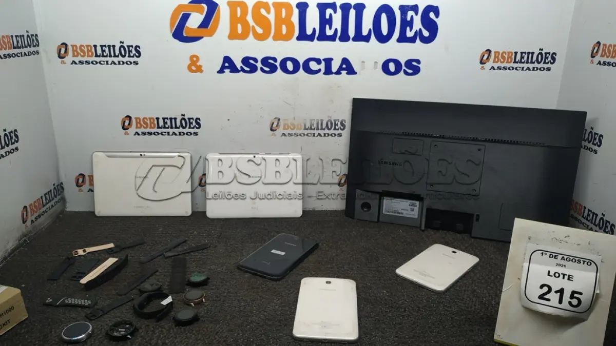 LOTE 215 - 01 MONITOR MARCA SAMSUNG, 05 TABLETS E 07 RELÓGIOS SMARTWACH DE MARCAS E MODELOS DIVERSOS PARA RETIRADA DE PEÇAS. (NO ESTADO) ATENÇÃO! FAZER A VISITAÇÃO ANTES DE ARREMATAR, NÃO SABEMOS SE FUNCIONA, LEILÃO NÃO TEM GARANTIA E NEM DEVOLUÇÃO, SUJEITO A POSSÍVEIS AVARIAS VISÍVEIS/OCULTAS E/OU AUSÊNCIA DE COMPONENTES.