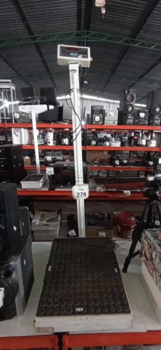 LOTE 278 - 01 BALANÇA ANTROPOMÉTRICA. (NO ESTADO) ATENÇÃO! FAZER A VISITAÇÃO ANTES DE ARREMATAR, NÃO SABEMOS SE FUNCIONA, LEILÃO NÃO TEM GARANTIA E NEM DEVOLUÇÃO, SUJEITO A POSSÍVEIS AVARIAS VISÍVEIS/OCULTAS E/OU AUSÊNCIA DE COMPONENTES.
