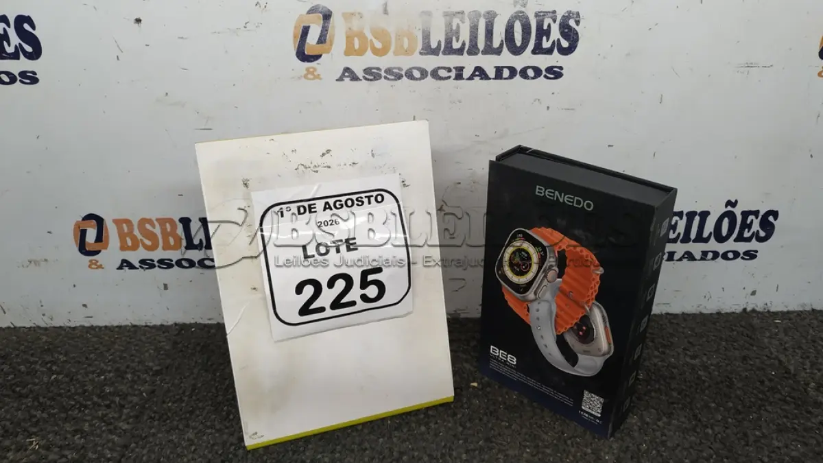 LOTE 225 - 01 SMART WATCH MODELO BE8 ULTRA MINI MARCA BENEDO. (NO ESTADO) ATENÇÃO! FAZER A VISITAÇÃO ANTES DE ARREMATAR, NÃO SABEMOS SE FUNCIONA, LEILÃO NÃO TEM GARANTIA E NEM DEVOLUÇÃO, SUJEITO A POSSÍVEIS AVARIAS VISÍVEIS/OCULTAS E/OU AUSÊNCIA DE COMPONENTES.