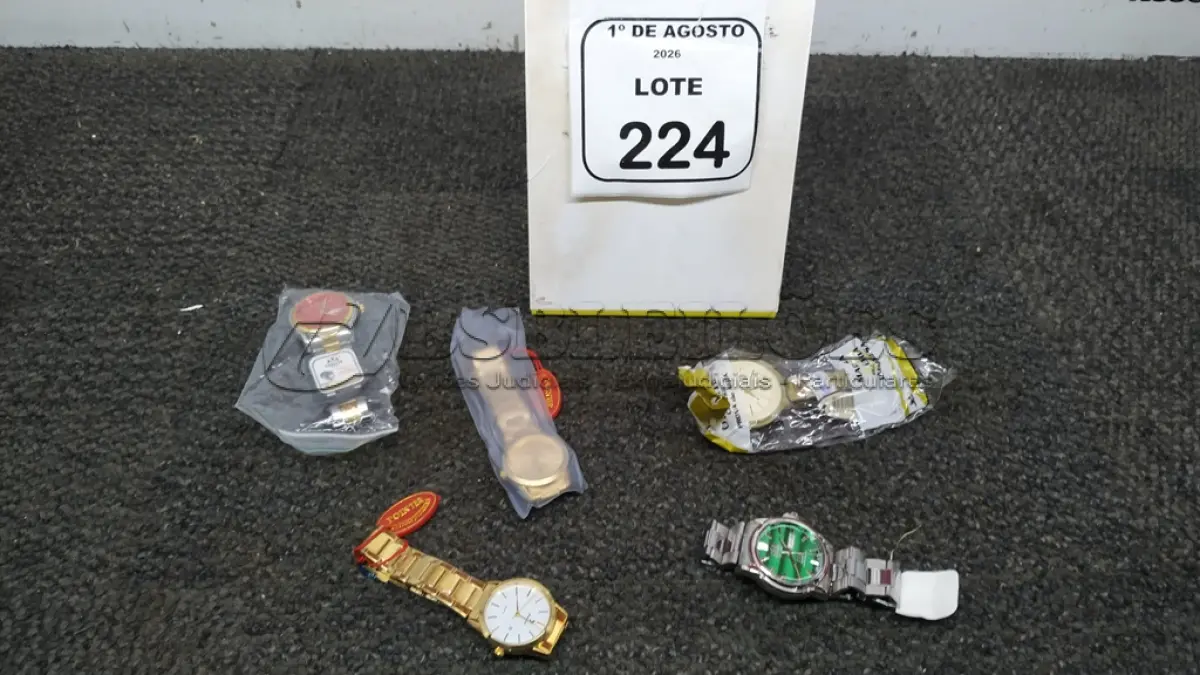 LOTE 224 - 05 RELÓGIOS DE PULSO DE MODELOS DIVERSOS. (NO ESTADO) ATENÇÃO! FAZER A VISITAÇÃO ANTES DE ARREMATAR, NÃO SABEMOS SE FUNCIONA, LEILÃO NÃO TEM GARANTIA E NEM DEVOLUÇÃO, SUJEITO A POSSÍVEIS AVARIAS VISÍVEIS/OCULTAS E/OU AUSÊNCIA DE COMPONENTES.