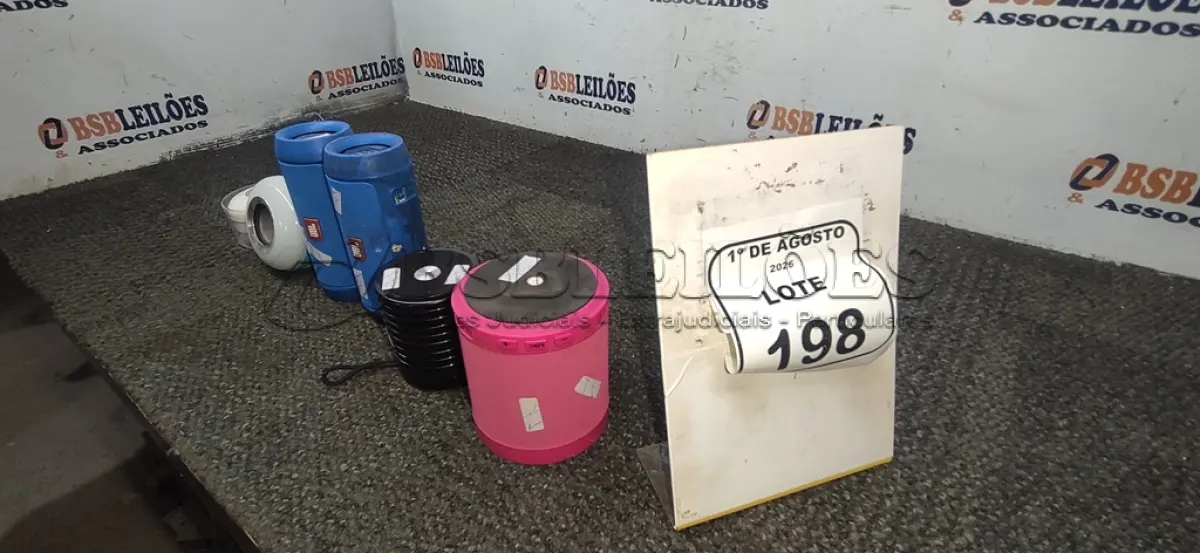 LOTE 198 - 06 CAIXAS DE SOM DE MARCAS E MODELOS DIVERSOS. (NO ESTADO) ATENÇÃO! FAZER A VISITAÇÃO ANTES DE ARREMATAR, NÃO SABEMOS SE FUNCIONA, LEILÃO NÃO TEM GARANTIA E NEM DEVOLUÇÃO, SUJEITO A POSSÍVEIS AVARIAS VISÍVEIS/OCULTAS E/OU AUSÊNCIA DE COMPONENTES.