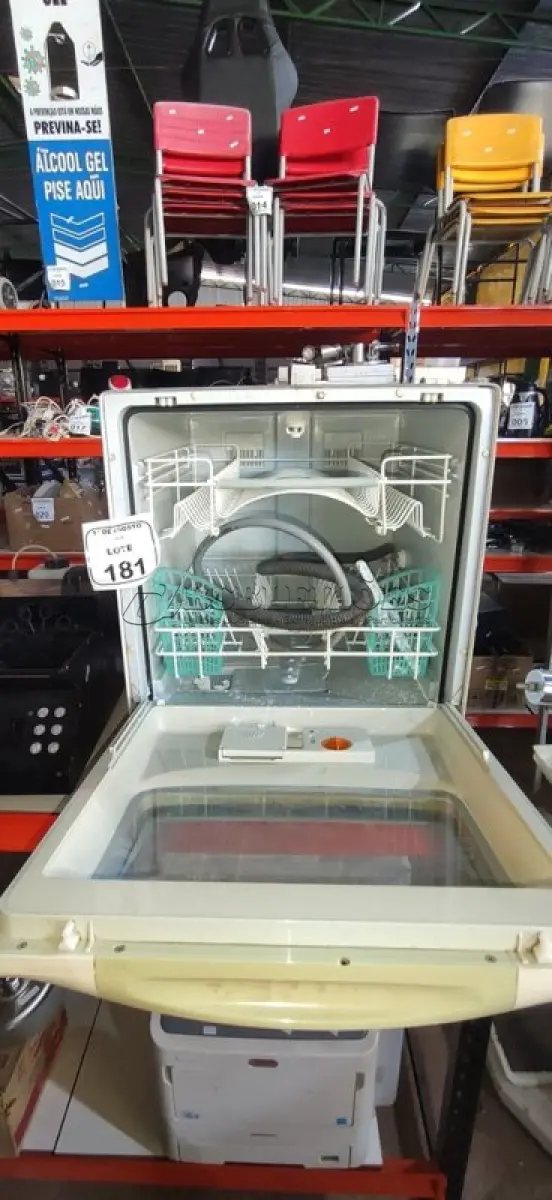 LOTE 181 - 01 LAVA LOUÇA MODELO SOLUTION 220V MARCA BRASTEMP. (NO ESTADO) ATENÇÃO! FAZER A VISITAÇÃO ANTES DE ARREMATAR, NÃO SABEMOS SE FUNCIONA, LEILÃO NÃO TEM GARANTIA E NEM DEVOLUÇÃO, SUJEITO A POSSÍVEIS AVARIAS VISÍVEIS/OCULTAS E/OU AUSÊNCIA DE COMPONENTES.
