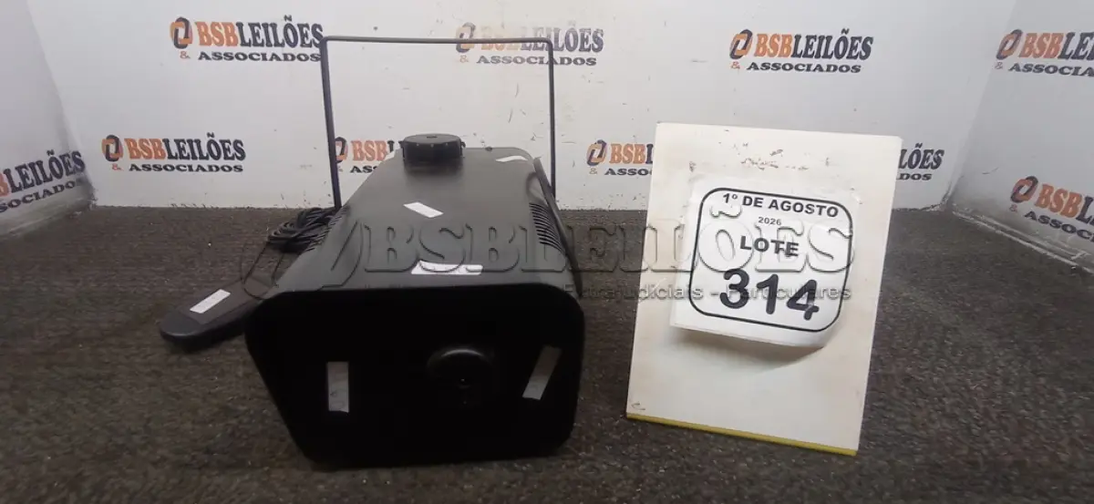 LOTE 314 - 01 MÁQUINA DE FUMAÇA MODELO Z-800 MARCA MLB. (NO ESTADO) ATENÇÃO! FAZER A VISITAÇÃO ANTES DE ARREMATAR, NÃO SABEMOS SE FUNCIONA, LEILÃO NÃO TEM GARANTIA E NEM DEVOLUÇÃO, SUJEITO A POSSÍVEIS AVARIAS VISÍVEIS/OCULTAS E/OU AUSÊNCIA DE COMPONENTES.