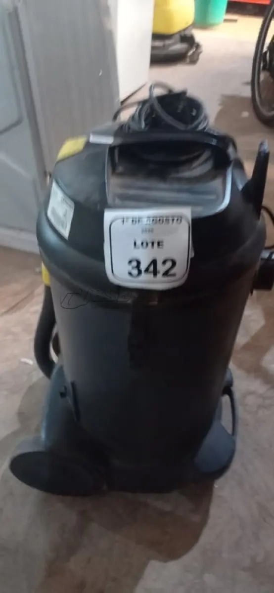 LOTE 342 - 01 ASPIRADOR INDUSTRIAL MODELO NT 48/1 MARCA KARCHER INCOMPLETO. (NO ESTADO) ATENÇÃO! FAZER A VISITAÇÃO ANTES DE ARREMATAR, NÃO SABEMOS SE FUNCIONA, LEILÃO NÃO TEM GARANTIA E NEM DEVOLUÇÃO, SUJEITO A POSSÍVEIS AVARIAS VISÍVEIS/OCULTAS E/OU AUSÊNCIA DE COMPONENTES.