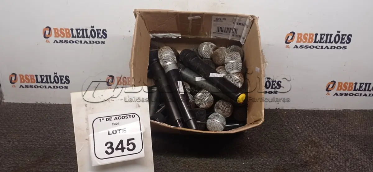 LOTE 345 - 01 LOTE COM VÁRIOS MICROFONES DE MARCAS E MODELOS DIVERSOS PARA RETIRADA DE PEÇAS. (NO ESTADO) ATENÇÃO! FAZER A VISITAÇÃO ANTES DE ARREMATAR, NÃO SABEMOS SE FUNCIONA, LEILÃO NÃO TEM GARANTIA E NEM DEVOLUÇÃO, SUJEITO A POSSÍVEIS AVARIAS VISÍVEIS/OCULTAS E/OU AUSÊNCIA DE COMPONENTES.