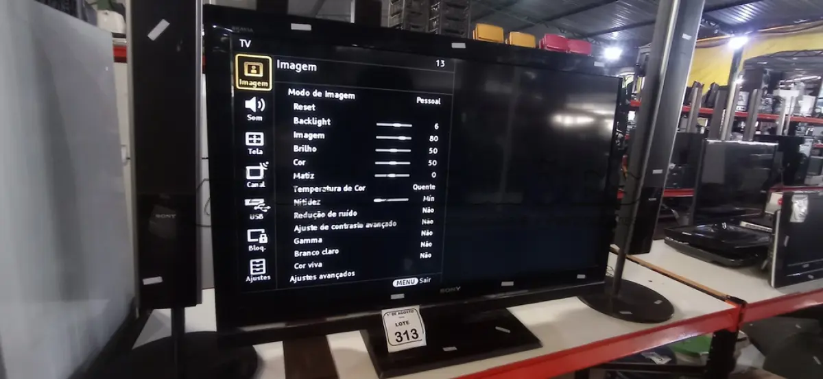 LOTE 313 - 01 TV 46’’ E 02 CAIXAS DE SOM TIPO TORRE MARCA SONY. (NO ESTADO) ATENÇÃO! FAZER A VISITAÇÃO ANTES DE ARREMATAR, NÃO SABEMOS SE FUNCIONA, LEILÃO NÃO TEM GARANTIA E NEM DEVOLUÇÃO, SUJEITO A POSSÍVEIS AVARIAS VISÍVEIS/OCULTAS E/OU AUSÊNCIA DE COMPONENTES.