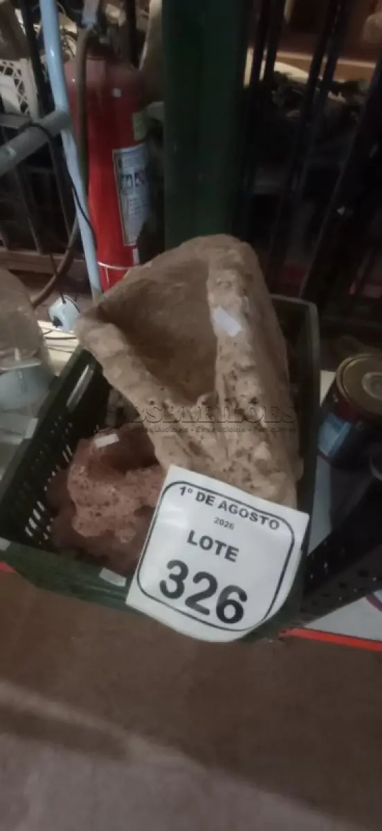 LOTE 326 - 01 CAIXA COM VÁRIAS PEDRAS DE AQUÁRIO DE TAMANHOS DIVERSOS. (NO ESTADO) ATENÇÃO! FAZER A VISITAÇÃO ANTES DE ARREMATAR, NÃO SABEMOS SE FUNCIONA, LEILÃO NÃO TEM GARANTIA E NEM DEVOLUÇÃO, SUJEITO A POSSÍVEIS AVARIAS VISÍVEIS/OCULTAS E/OU AUSÊNCIA DE COMPONENTES.