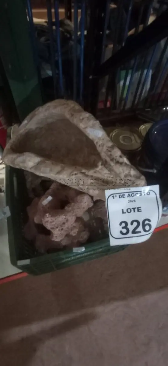 LOTE 326 - 01 CAIXA COM VÁRIAS PEDRAS DE AQUÁRIO DE TAMANHOS DIVERSOS. (NO ESTADO) ATENÇÃO! FAZER A VISITAÇÃO ANTES DE ARREMATAR, NÃO SABEMOS SE FUNCIONA, LEILÃO NÃO TEM GARANTIA E NEM DEVOLUÇÃO, SUJEITO A POSSÍVEIS AVARIAS VISÍVEIS/OCULTAS E/OU AUSÊNCIA DE COMPONENTES.