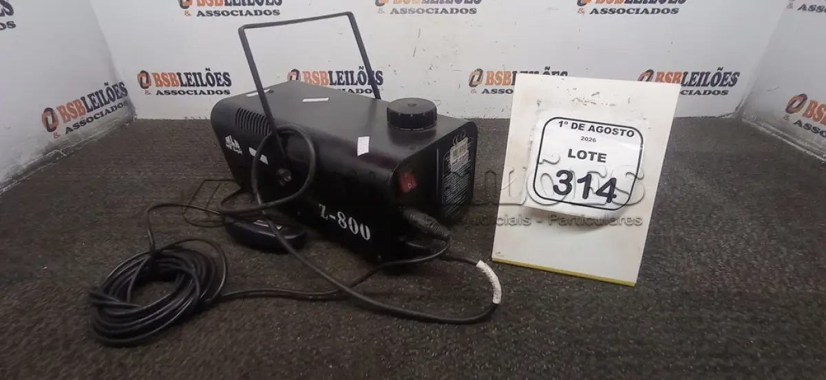 LOTE 314 - 01 MÁQUINA DE FUMAÇA MODELO Z-800 MARCA MLB. (NO ESTADO) ATENÇÃO! FAZER A VISITAÇÃO ANTES DE ARREMATAR, NÃO SABEMOS SE FUNCIONA, LEILÃO NÃO TEM GARANTIA E NEM DEVOLUÇÃO, SUJEITO A POSSÍVEIS AVARIAS VISÍVEIS/OCULTAS E/OU AUSÊNCIA DE COMPONENTES.