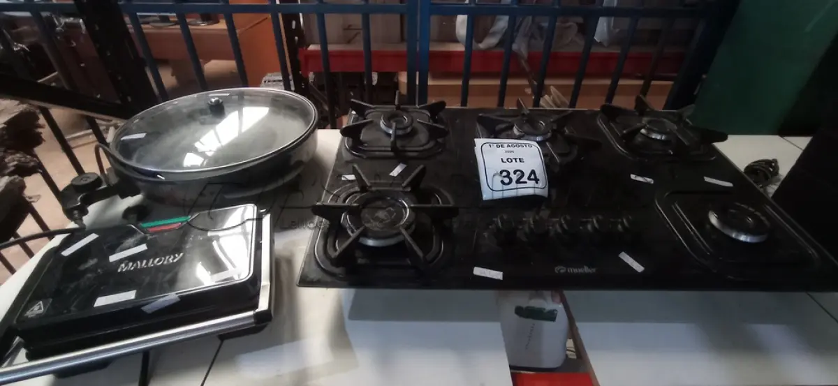 LOTE 324 - 01 FOGÃO TIPO COKTOP 05 BOCAS MARCA MUELLER, 01 FORMA DE PIZZA ELÉTRICA E 01 SANDUICHEIRA GRILL. (NO ESTADO) ATENÇÃO! FAZER A VISITAÇÃO ANTES DE ARREMATAR, NÃO SABEMOS SE FUNCIONA, LEILÃO NÃO TEM GARANTIA E NEM DEVOLUÇÃO, SUJEITO A POSSÍVEIS AVARIAS VISÍVEIS/OCULTAS E/OU AUSÊNCIA DE COMPONENTES.