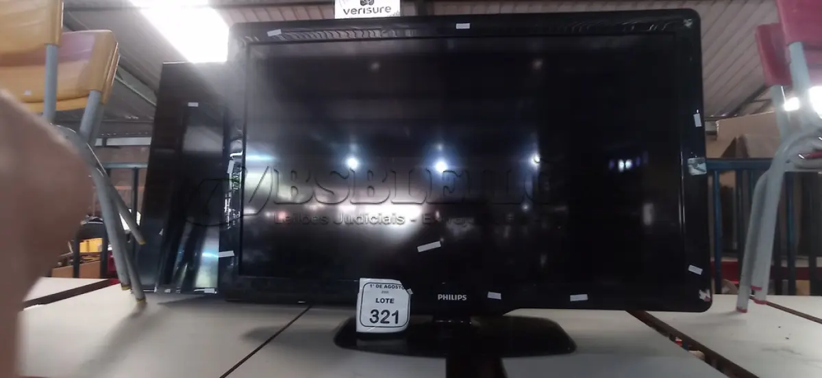 LOTE 321 - 03 TVS DE TAMANHOS E MARCAS DIVERSAS PARA RETIRADA DE PEÇAS. (NO ESTADO) ATENÇÃO! FAZER A VISITAÇÃO ANTES DE ARREMATAR, NÃO SABEMOS SE FUNCIONA, LEILÃO NÃO TEM GARANTIA E NEM DEVOLUÇÃO, SUJEITO A POSSÍVEIS AVARIAS VISÍVEIS/OCULTAS E/OU AUSÊNCIA DE COMPONENTES.