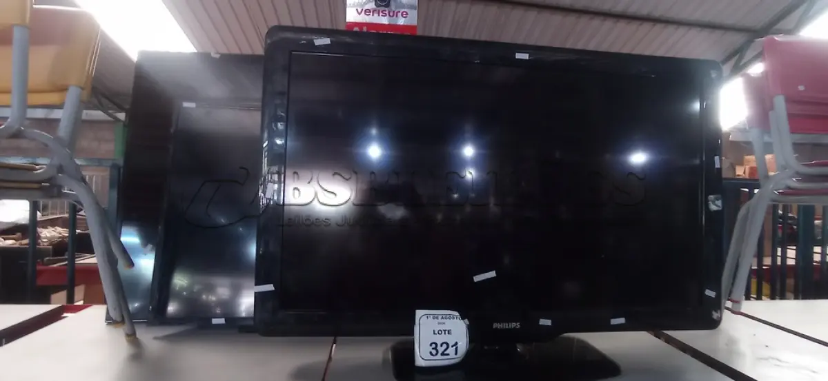 LOTE 321 - 03 TVS DE TAMANHOS E MARCAS DIVERSAS PARA RETIRADA DE PEÇAS. (NO ESTADO) ATENÇÃO! FAZER A VISITAÇÃO ANTES DE ARREMATAR, NÃO SABEMOS SE FUNCIONA, LEILÃO NÃO TEM GARANTIA E NEM DEVOLUÇÃO, SUJEITO A POSSÍVEIS AVARIAS VISÍVEIS/OCULTAS E/OU AUSÊNCIA DE COMPONENTES.