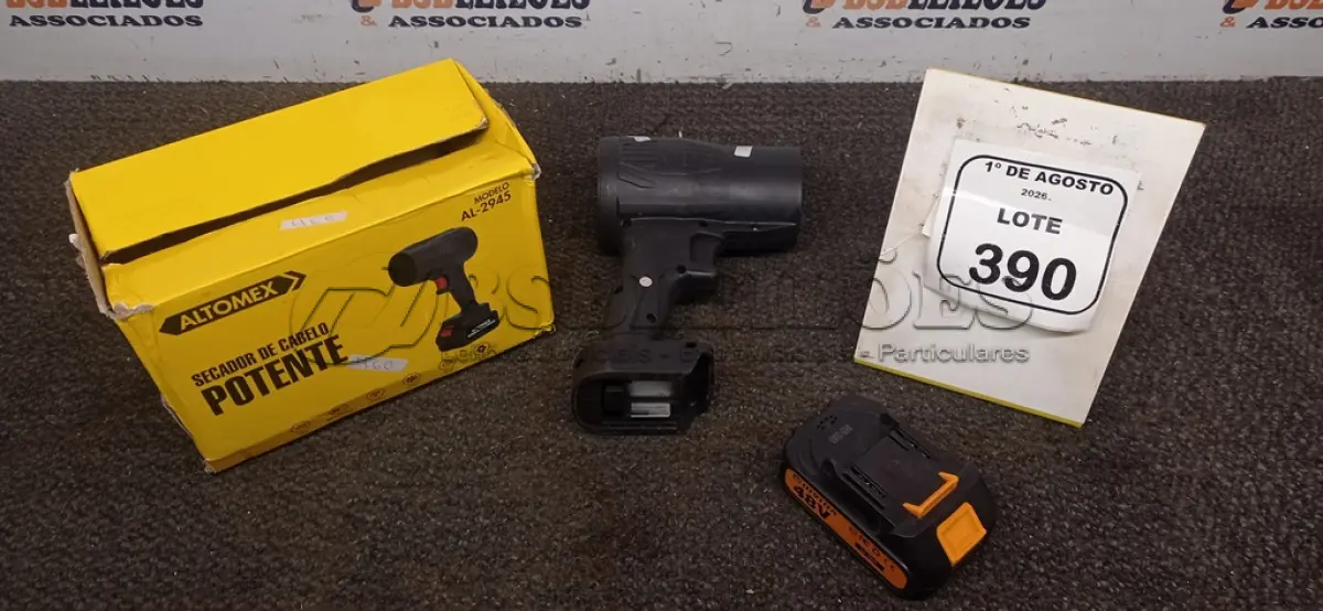 LOTE 390 - 01 SECADOR DE CABELO POTENTE MARCA ALTOMEX. (NO ESTADO) ATENÇÃO! FAZER A VISITAÇÃO ANTES DE ARREMATAR, NÃO SABEMOS SE FUNCIONA, LEILÃO NÃO TEM GARANTIA E NEM DEVOLUÇÃO, SUJEITO A POSSÍVEIS AVARIAS VISÍVEIS/OCULTAS E/OU AUSÊNCIA DE COMPONENTES.