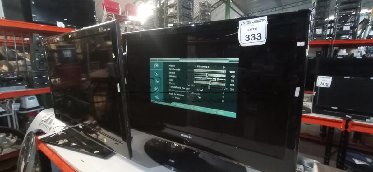 LOTE 333 - 02 TVS DE 40’’ MARCAS STI E SAMSUNG PARA RETIRADA DE PEÇAS. (NO ESTADO) ATENÇÃO! FAZER A VISITAÇÃO ANTES DE ARREMATAR, NÃO SABEMOS SE FUNCIONA, LEILÃO NÃO TEM GARANTIA E NEM DEVOLUÇÃO, SUJEITO A POSSÍVEIS AVARIAS VISÍVEIS/OCULTAS E/OU AUSÊNCIA DE COMPONENTES.