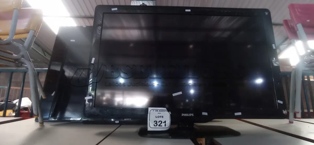 LOTE 321 - 03 TVS DE TAMANHOS E MARCAS DIVERSAS PARA RETIRADA DE PEÇAS. (NO ESTADO) ATENÇÃO! FAZER A VISITAÇÃO ANTES DE ARREMATAR, NÃO SABEMOS SE FUNCIONA, LEILÃO NÃO TEM GARANTIA E NEM DEVOLUÇÃO, SUJEITO A POSSÍVEIS AVARIAS VISÍVEIS/OCULTAS E/OU AUSÊNCIA DE COMPONENTES.