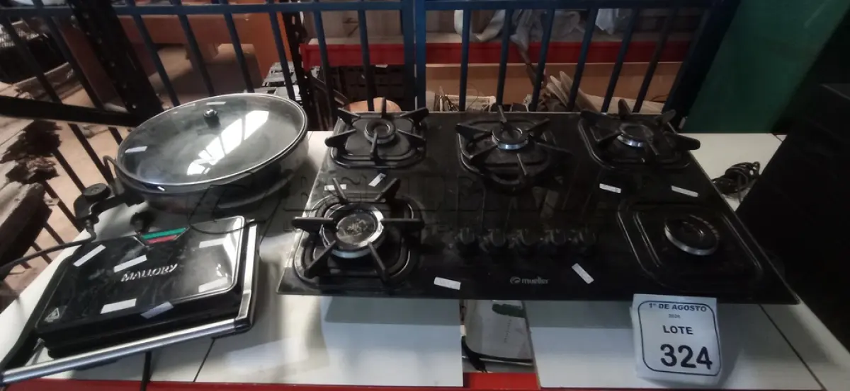 LOTE 324 - 01 FOGÃO TIPO COKTOP 05 BOCAS MARCA MUELLER, 01 FORMA DE PIZZA ELÉTRICA E 01 SANDUICHEIRA GRILL. (NO ESTADO) ATENÇÃO! FAZER A VISITAÇÃO ANTES DE ARREMATAR, NÃO SABEMOS SE FUNCIONA, LEILÃO NÃO TEM GARANTIA E NEM DEVOLUÇÃO, SUJEITO A POSSÍVEIS AVARIAS VISÍVEIS/OCULTAS E/OU AUSÊNCIA DE COMPONENTES.