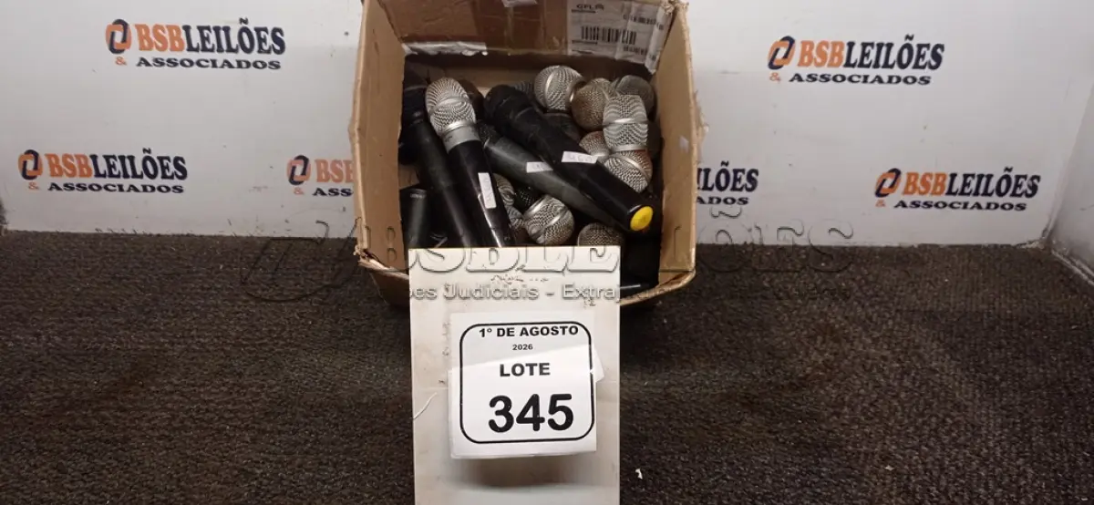 LOTE 345 - 01 LOTE COM VÁRIOS MICROFONES DE MARCAS E MODELOS DIVERSOS PARA RETIRADA DE PEÇAS. (NO ESTADO) ATENÇÃO! FAZER A VISITAÇÃO ANTES DE ARREMATAR, NÃO SABEMOS SE FUNCIONA, LEILÃO NÃO TEM GARANTIA E NEM DEVOLUÇÃO, SUJEITO A POSSÍVEIS AVARIAS VISÍVEIS/OCULTAS E/OU AUSÊNCIA DE COMPONENTES.