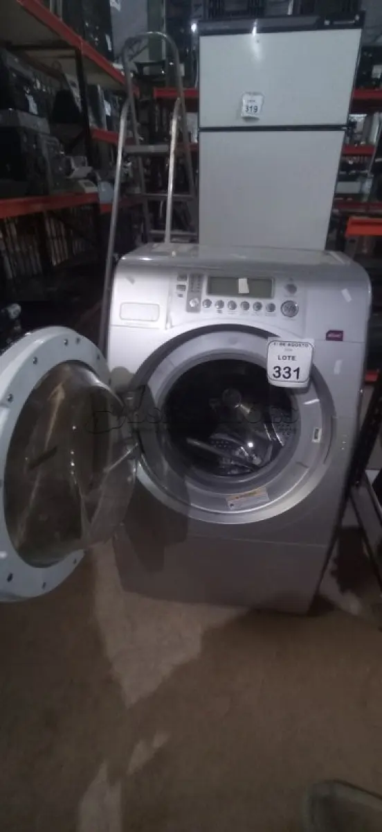 LOTE 331 - 01 LAVA E SECA MARCA BRASTEMP. (NO ESTADO) ATENÇÃO! FAZER A VISITAÇÃO ANTES DE ARREMATAR, NÃO SABEMOS SE FUNCIONA, LEILÃO NÃO TEM GARANTIA E NEM DEVOLUÇÃO, SUJEITO A POSSÍVEIS AVARIAS VISÍVEIS/OCULTAS E/OU AUSÊNCIA DE COMPONENTES.