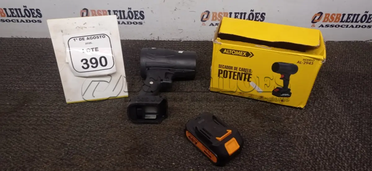 LOTE 390 - 01 SECADOR DE CABELO POTENTE MARCA ALTOMEX. (NO ESTADO) ATENÇÃO! FAZER A VISITAÇÃO ANTES DE ARREMATAR, NÃO SABEMOS SE FUNCIONA, LEILÃO NÃO TEM GARANTIA E NEM DEVOLUÇÃO, SUJEITO A POSSÍVEIS AVARIAS VISÍVEIS/OCULTAS E/OU AUSÊNCIA DE COMPONENTES.