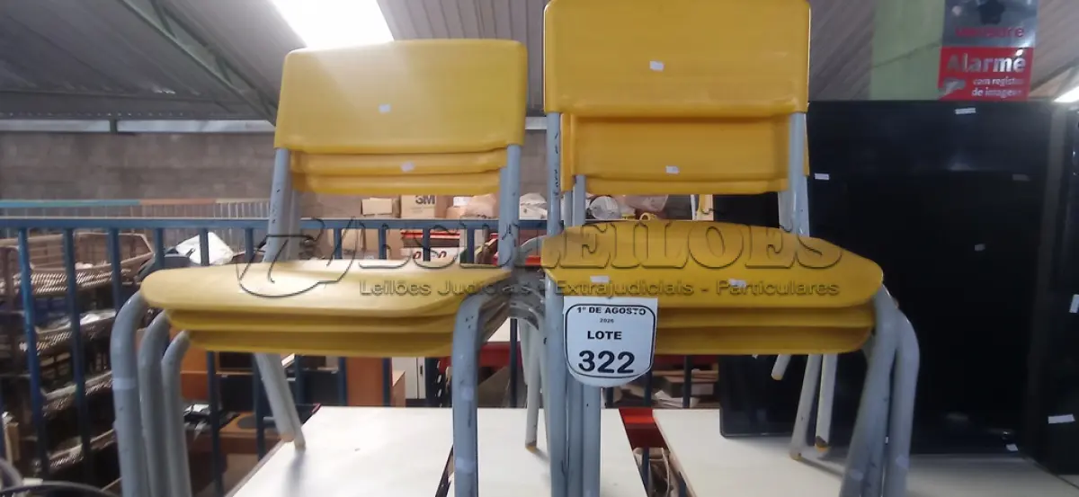 LOTE 322 - 06 CADEIRAS INFANTIS NA COR AMARELA. (NO ESTADO) ATENÇÃO! FAZER A VISITAÇÃO ANTES DE ARREMATAR, NÃO SABEMOS SE FUNCIONA, LEILÃO NÃO TEM GARANTIA E NEM DEVOLUÇÃO, SUJEITO A POSSÍVEIS AVARIAS VISÍVEIS/OCULTAS E/OU AUSÊNCIA DE COMPONENTES.