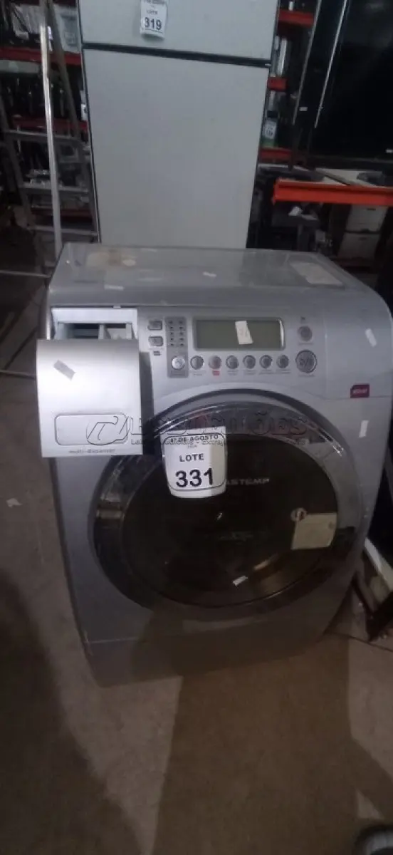 LOTE 331 - 01 LAVA E SECA MARCA BRASTEMP. (NO ESTADO) ATENÇÃO! FAZER A VISITAÇÃO ANTES DE ARREMATAR, NÃO SABEMOS SE FUNCIONA, LEILÃO NÃO TEM GARANTIA E NEM DEVOLUÇÃO, SUJEITO A POSSÍVEIS AVARIAS VISÍVEIS/OCULTAS E/OU AUSÊNCIA DE COMPONENTES.