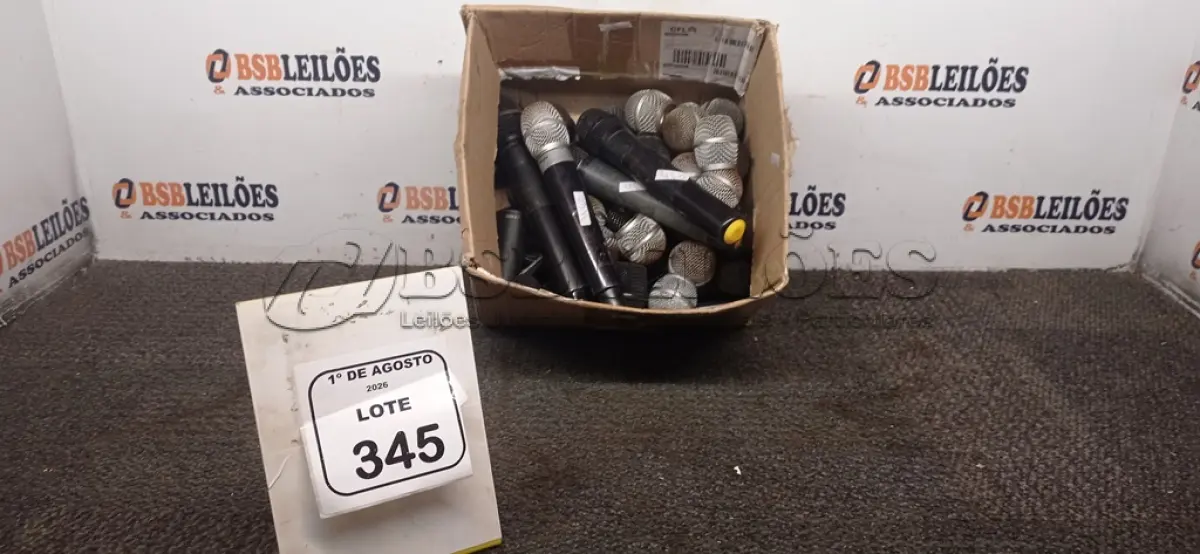 LOTE 345 - 01 LOTE COM VÁRIOS MICROFONES DE MARCAS E MODELOS DIVERSOS PARA RETIRADA DE PEÇAS. (NO ESTADO) ATENÇÃO! FAZER A VISITAÇÃO ANTES DE ARREMATAR, NÃO SABEMOS SE FUNCIONA, LEILÃO NÃO TEM GARANTIA E NEM DEVOLUÇÃO, SUJEITO A POSSÍVEIS AVARIAS VISÍVEIS/OCULTAS E/OU AUSÊNCIA DE COMPONENTES.