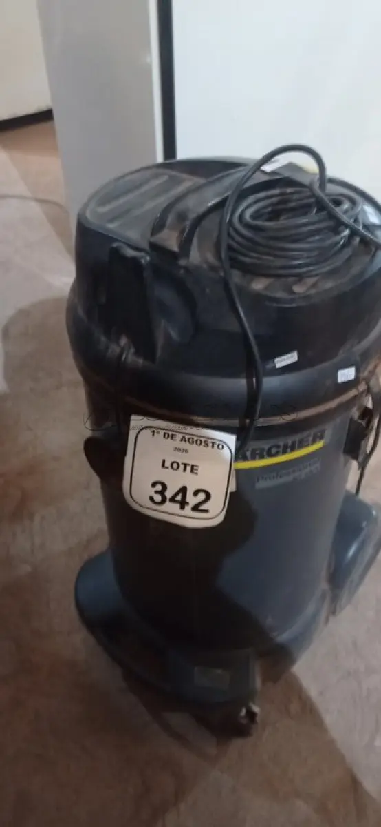 LOTE 342 - 01 ASPIRADOR INDUSTRIAL MODELO NT 48/1 MARCA KARCHER INCOMPLETO. (NO ESTADO) ATENÇÃO! FAZER A VISITAÇÃO ANTES DE ARREMATAR, NÃO SABEMOS SE FUNCIONA, LEILÃO NÃO TEM GARANTIA E NEM DEVOLUÇÃO, SUJEITO A POSSÍVEIS AVARIAS VISÍVEIS/OCULTAS E/OU AUSÊNCIA DE COMPONENTES.