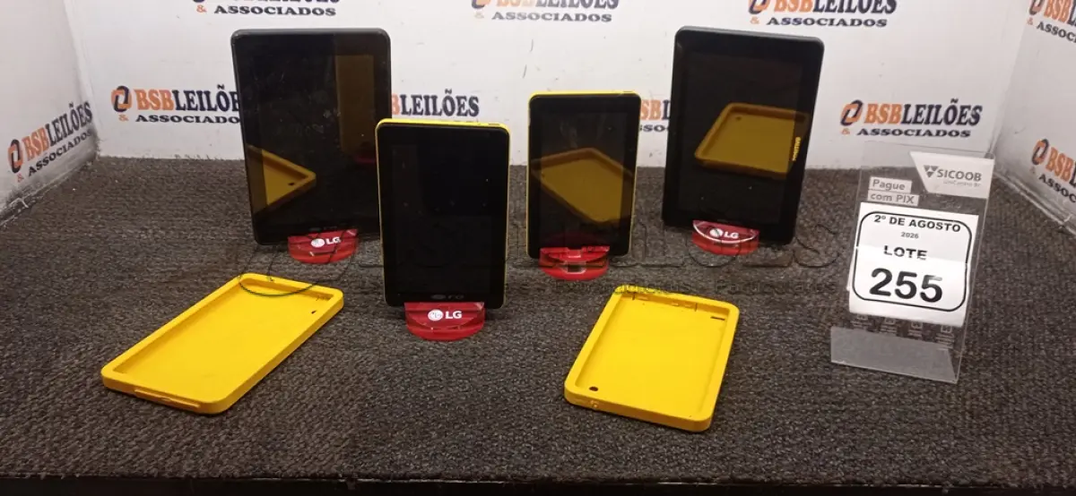 LOTE 255 - 04 TABLETS SEM FONTES. (NO ESTADO) ATENÇÃO! FAZER A VISITAÇÃO ANTES DE ARREMATAR, NÃO SABEMOS SE FUNCIONA, LEILÃO NÃO TEM GARANTIA E NEM DEVOLUÇÃO, SUJEITO A POSSÍVEIS AVARIAS VISÍVEIS/OCULTAS E/OU AUSÊNCIA DE COMPONENTES.
