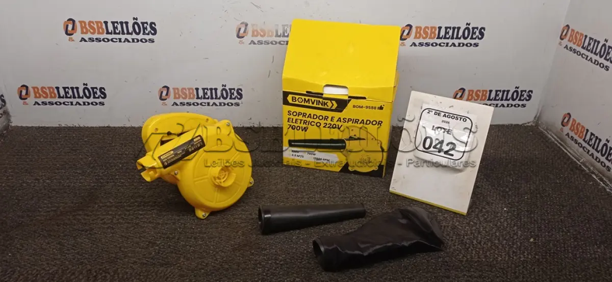 LOTE 042 - 01 SOPRADOR E ASPIRADOR 220V 700W MARCA BOMVINK. (NO ESTADO) ATENÇÃO! FAZER A VISITAÇÃO ANTES DE ARREMATAR, NÃO SABEMOS SE FUNCIONA, LEILÃO NÃO TEM GARANTIA E NEM DEVOLUÇÃO, SUJEITO A POSSÍVEIS AVARIAS VISÍVEIS/OCULTAS E/OU AUSÊNCIA DE COMPONENTES.