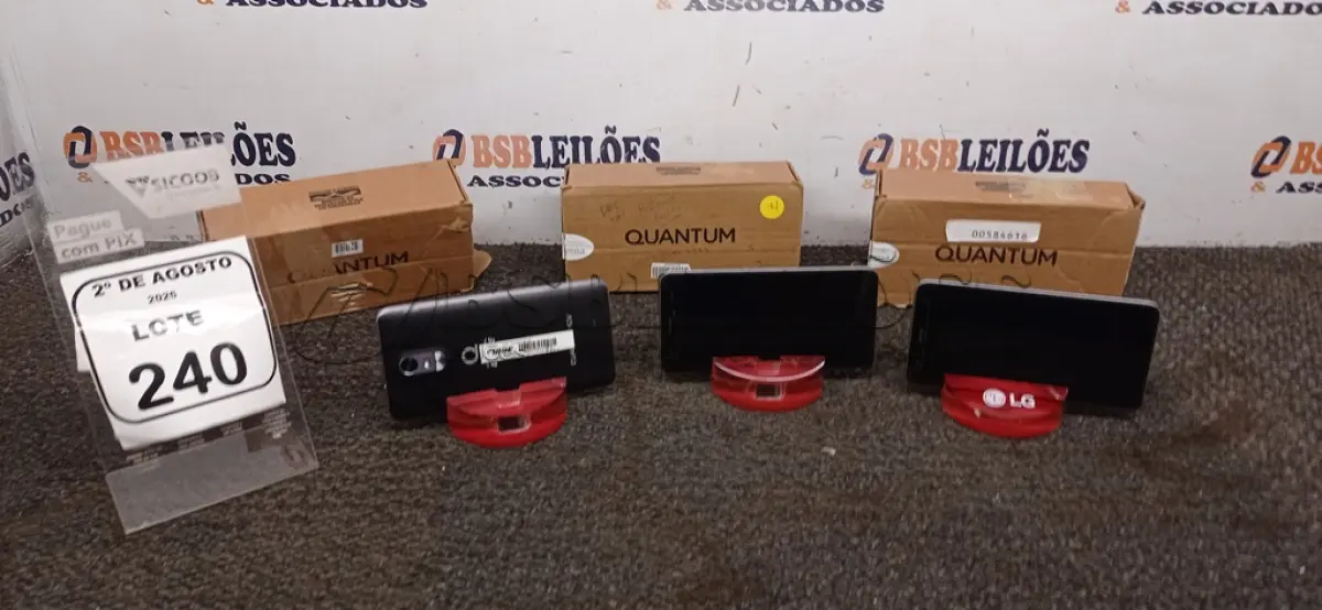 LOTE 240 - 03 CELULARES MARCA QUANTUM. (NO ESTADO) ATENÇÃO! FAZER A VISITAÇÃO ANTES DE ARREMATAR, NÃO SABEMOS SE FUNCIONA, LEILÃO NÃO TEM GARANTIA E NEM DEVOLUÇÃO, SUJEITO A POSSÍVEIS AVARIAS VISÍVEIS/OCULTAS E/OU AUSÊNCIA DE COMPONENTES.