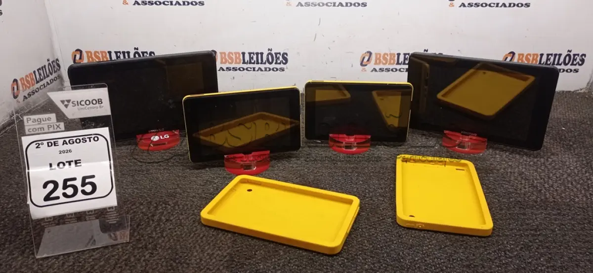 LOTE 255 - 04 TABLETS SEM FONTES. (NO ESTADO) ATENÇÃO! FAZER A VISITAÇÃO ANTES DE ARREMATAR, NÃO SABEMOS SE FUNCIONA, LEILÃO NÃO TEM GARANTIA E NEM DEVOLUÇÃO, SUJEITO A POSSÍVEIS AVARIAS VISÍVEIS/OCULTAS E/OU AUSÊNCIA DE COMPONENTES.