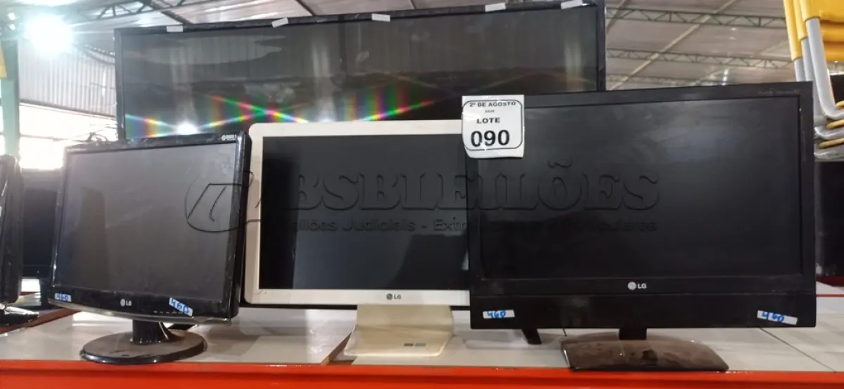 LOTE 090 - 01 TV 42’’ MARCA LG PARA RETIRADA DE PEÇAS E 03 MONITORES MARCA LG. (NO ESTADO) ATENÇÃO! FAZER A VISITAÇÃO ANTES DE ARREMATAR, NÃO SABEMOS SE FUNCIONA, LEILÃO NÃO TEM GARANTIA E NEM DEVOLUÇÃO, SUJEITO A POSSÍVEIS AVARIAS VISÍVEIS/OCULTAS E/OU AUSÊNCIA DE COMPONENTES.