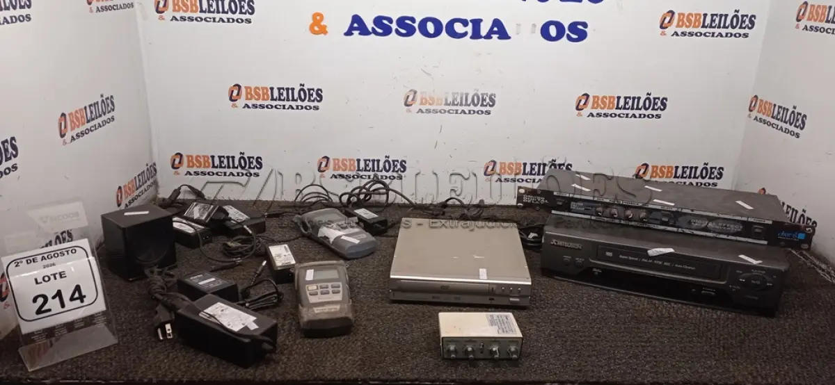LOTE 214 - 01 APARELHO DVD, 01 APARELHO DE VÍDEO CASSETE, 01 DELAY DIGITAL E 06 FONTES DE MARCAS E MODELOS DIVERSOS. (NO ESTADO) ATENÇÃO! FAZER A VISITAÇÃO ANTES DE ARREMATAR, NÃO SABEMOS SE FUNCIONA, LEILÃO NÃO TEM GARANTIA E NEM DEVOLUÇÃO, SUJEITO A POSSÍVEIS AVARIAS VISÍVEIS/OCULTAS E/OU AUSÊNCIA DE COMPONENTES.