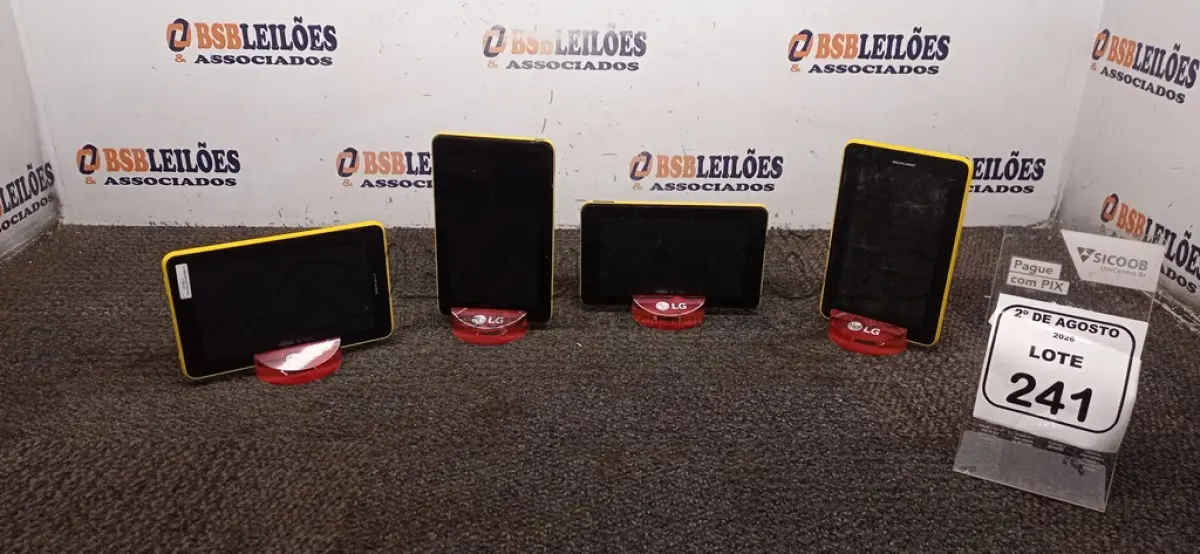 LOTE 241 - 04 TABLETS SEM FONTE. (NO ESTADO) ATENÇÃO! FAZER A VISITAÇÃO ANTES DE ARREMATAR, NÃO SABEMOS SE FUNCIONA, LEILÃO NÃO TEM GARANTIA E NEM DEVOLUÇÃO, SUJEITO A POSSÍVEIS AVARIAS VISÍVEIS/OCULTAS E/OU AUSÊNCIA DE COMPONENTES.